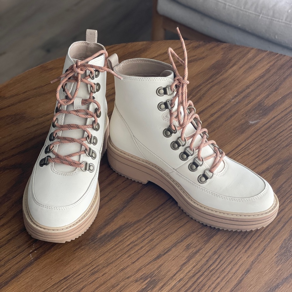 Women's Teva Midform Cream Lace-Up Boots